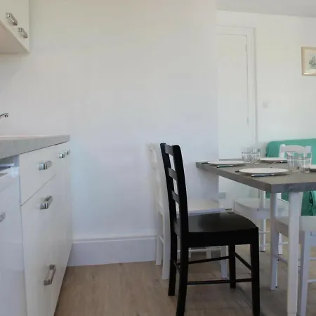 Studio Renove Au Coeur De La Rochelle, Port A Proximite - Fr-1-246-222